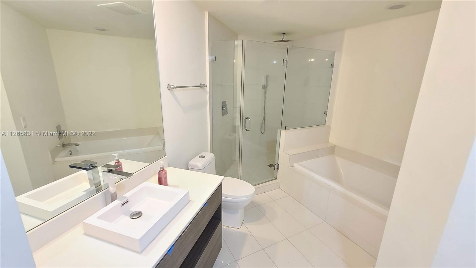 1100 MILLECENTO RESIDENCE - Residential Lease