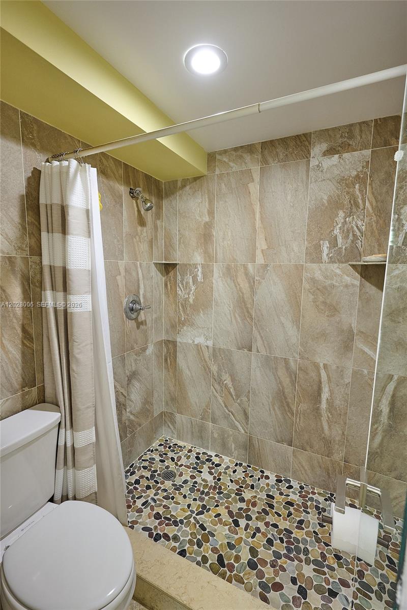 SHERIDAN BY THE BEACH CON - Residential