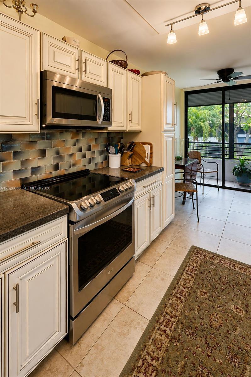 SHERIDAN BY THE BEACH CON - Residential