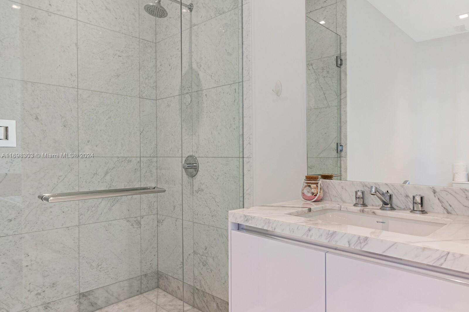 JADE SIGNATURE CONDO - Residential