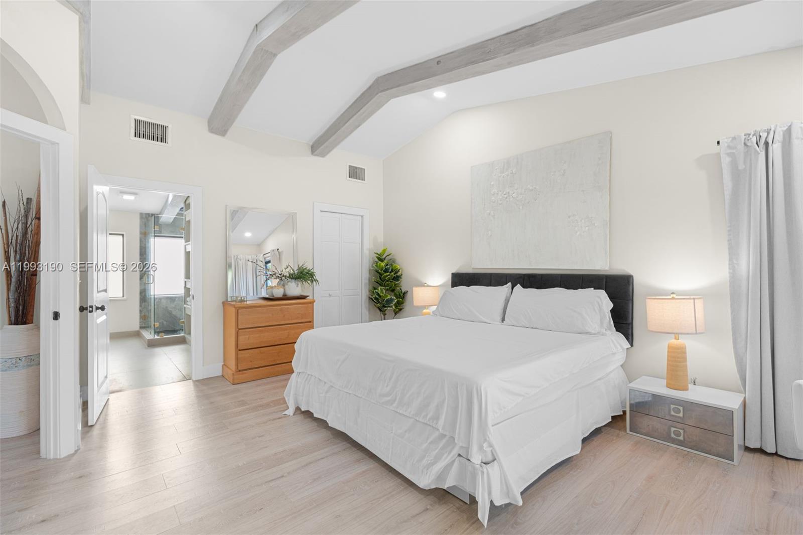 TWIN OAKS - Residential