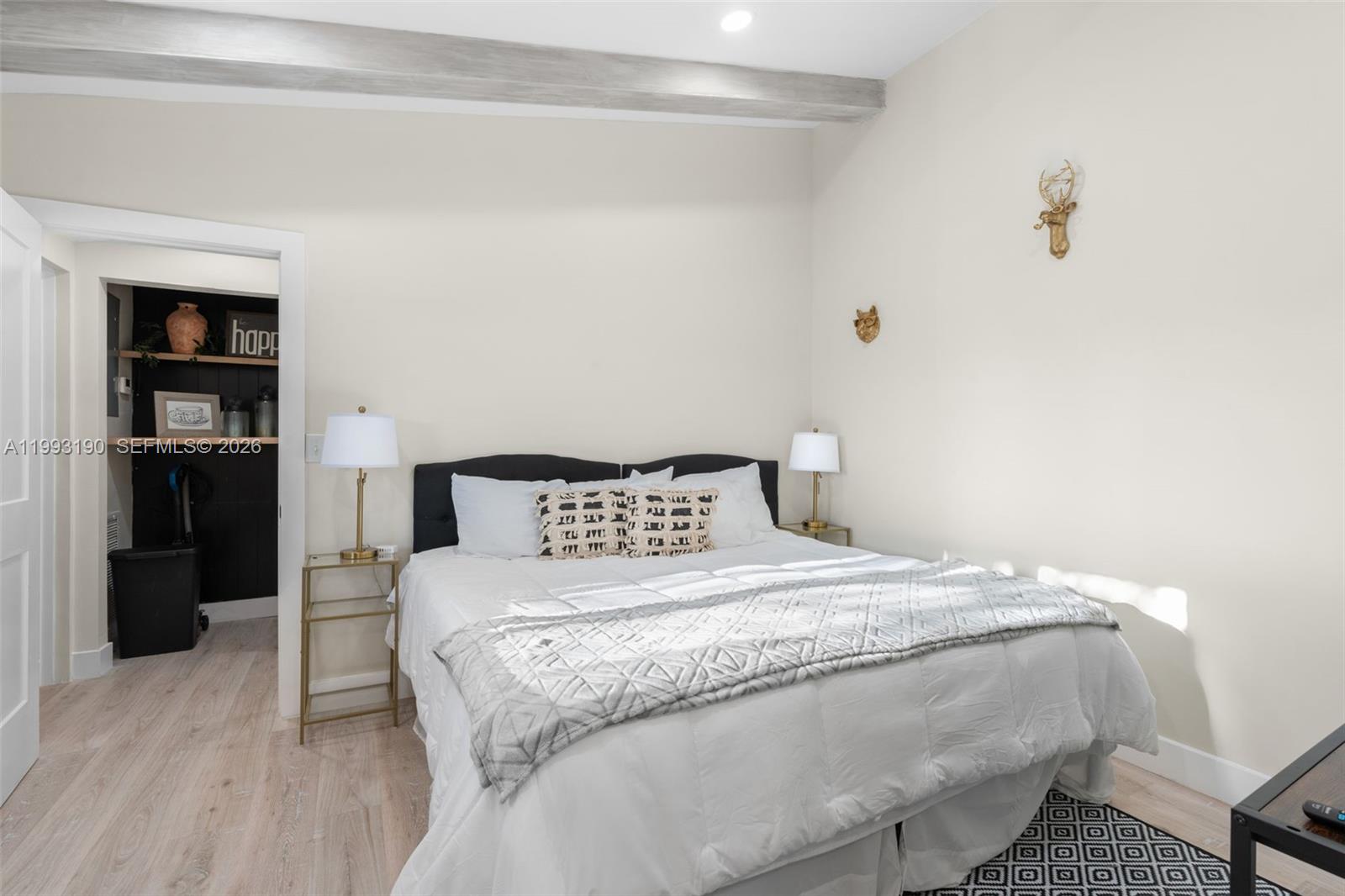 TWIN OAKS - Residential