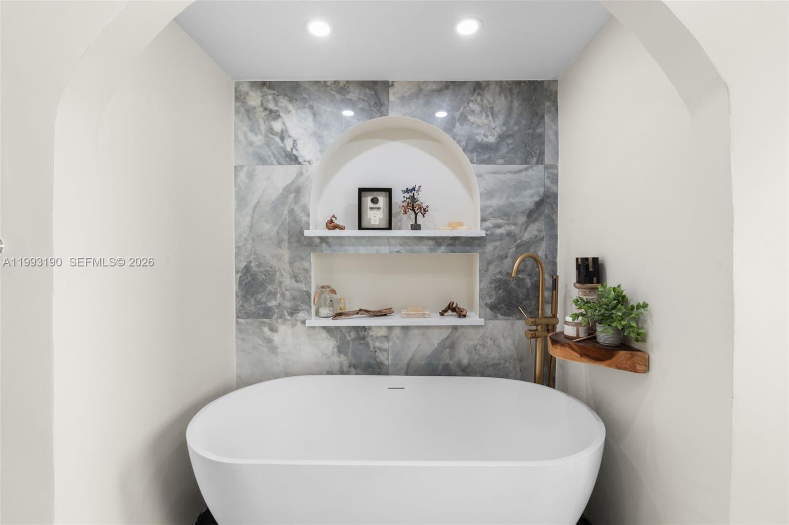 TWIN OAKS - Residential