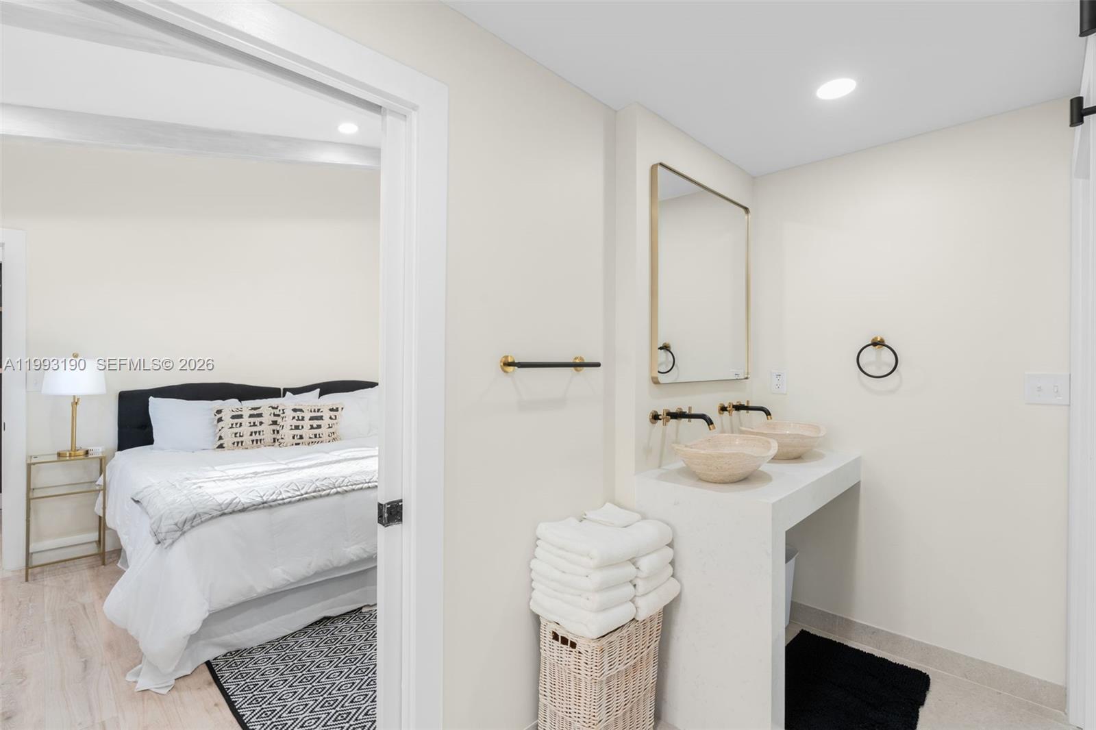 TWIN OAKS - Residential
