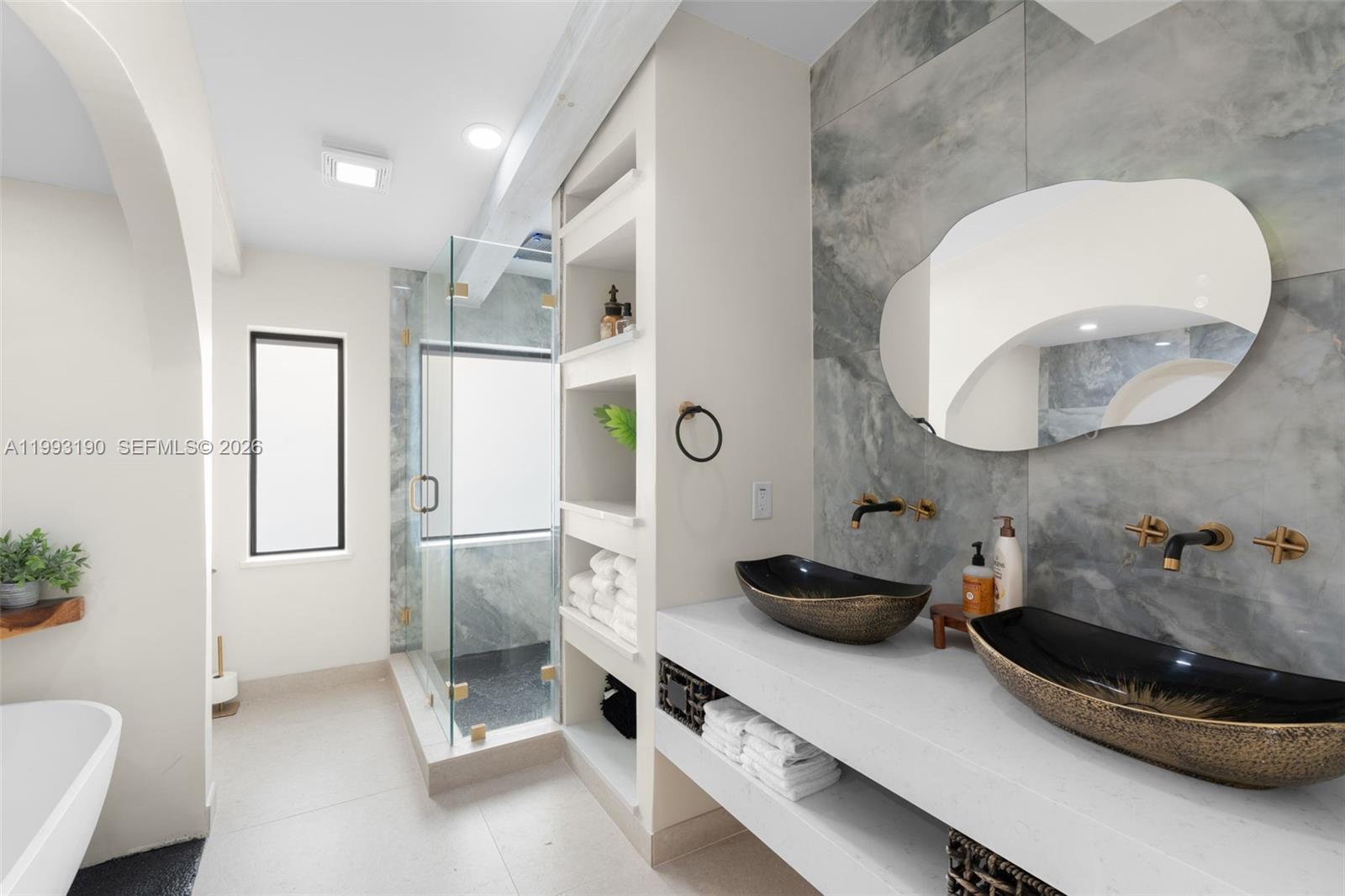 TWIN OAKS - Residential