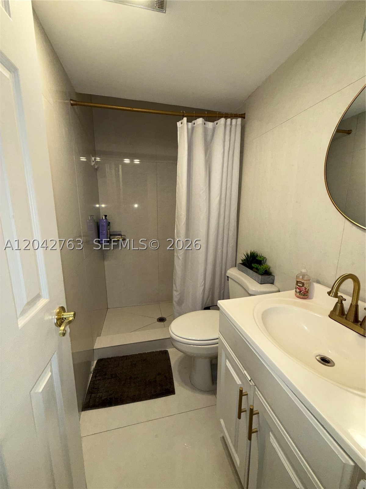 CRYSTAL LAKE CONDO 4100 - Residential