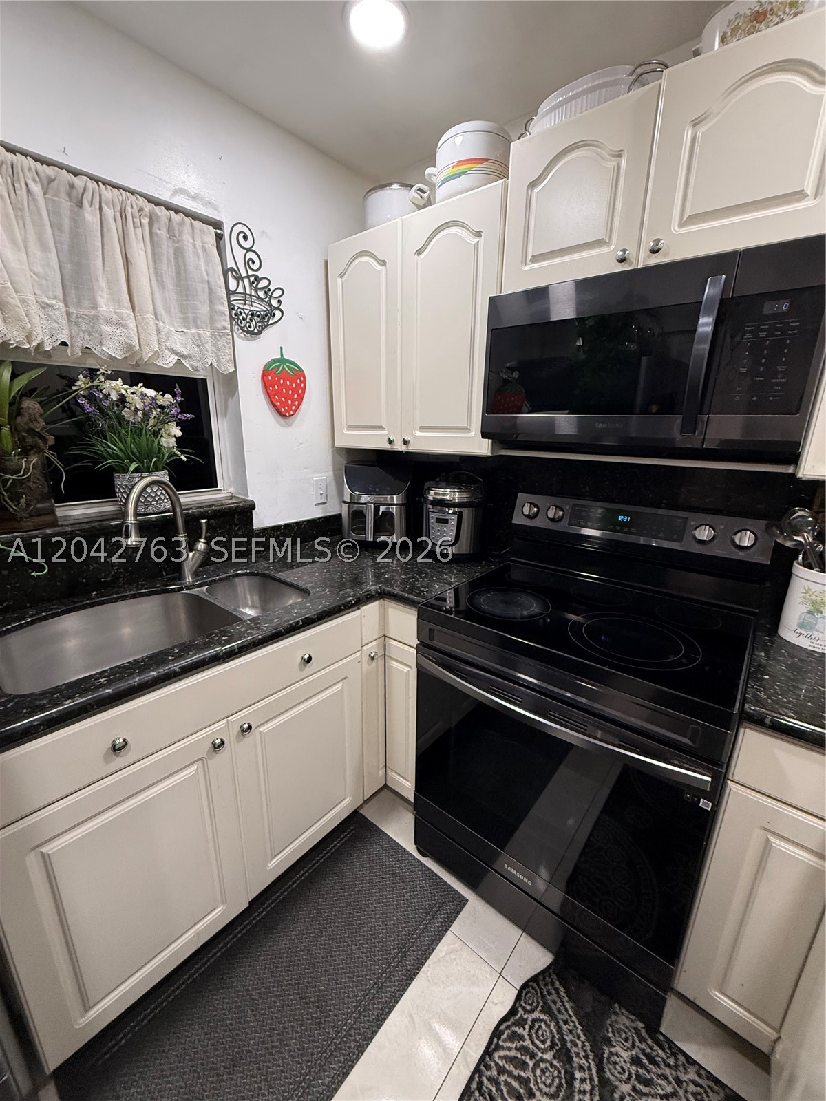 CRYSTAL LAKE CONDO 4100 - Residential