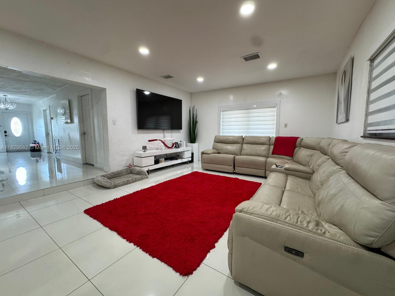 ROYALEGREEN TOWNHOUSE SE - Residential