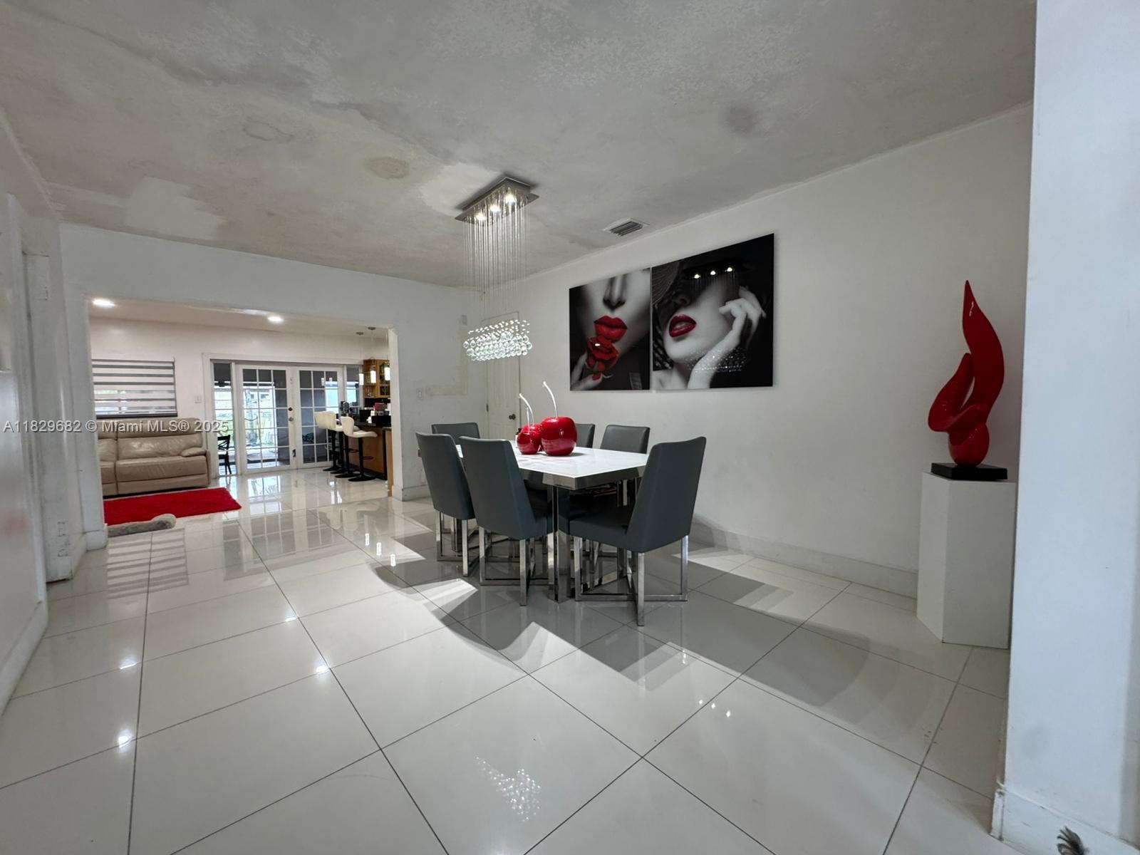 ROYALEGREEN TOWNHOUSE SE - Residential