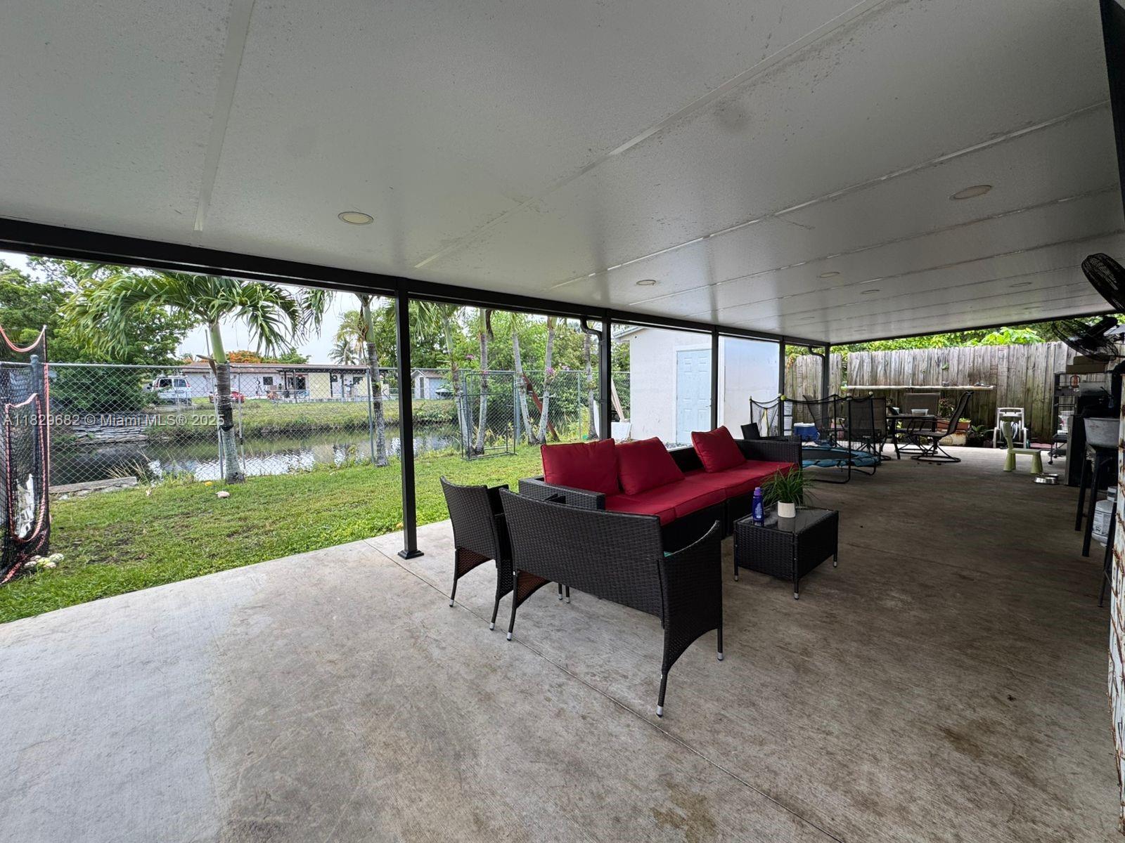 ROYALEGREEN TOWNHOUSE SE - Residential