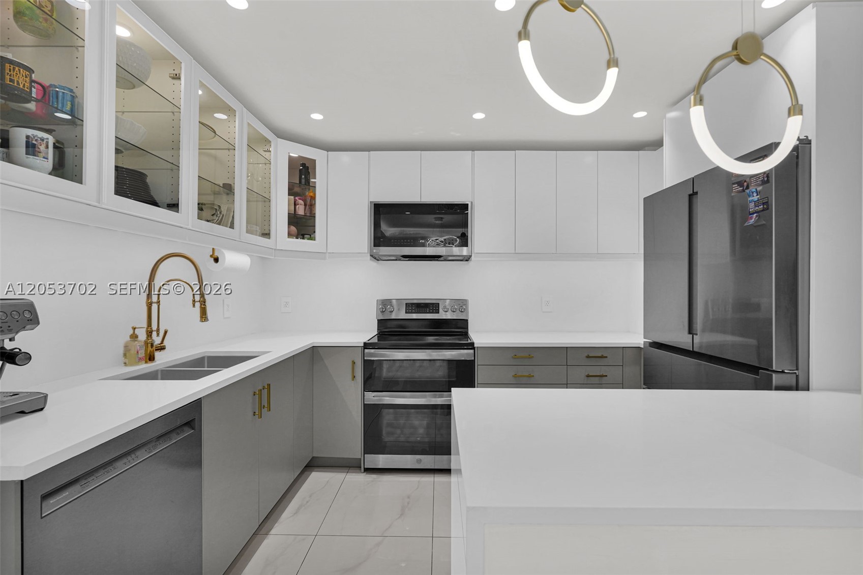 ISLAND PLACE AT BAY HARBO - Residential