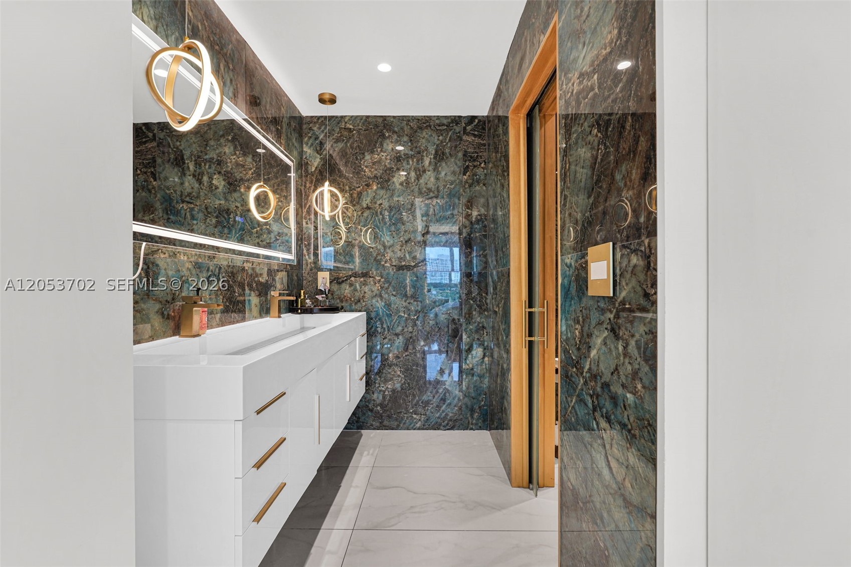 ISLAND PLACE AT BAY HARBO - Residential