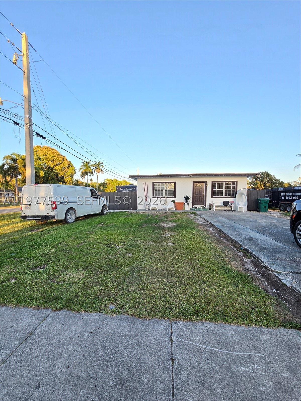 4 bedrooms and 2 bathrooms single family home. It's in an excellent location, close to restaurants, major highways, Florida Keys and shopping centers. Large lot with spacious backyard and driveway that can fit plenty of cars. Easy to show!!!  Investors opportunity!!!!