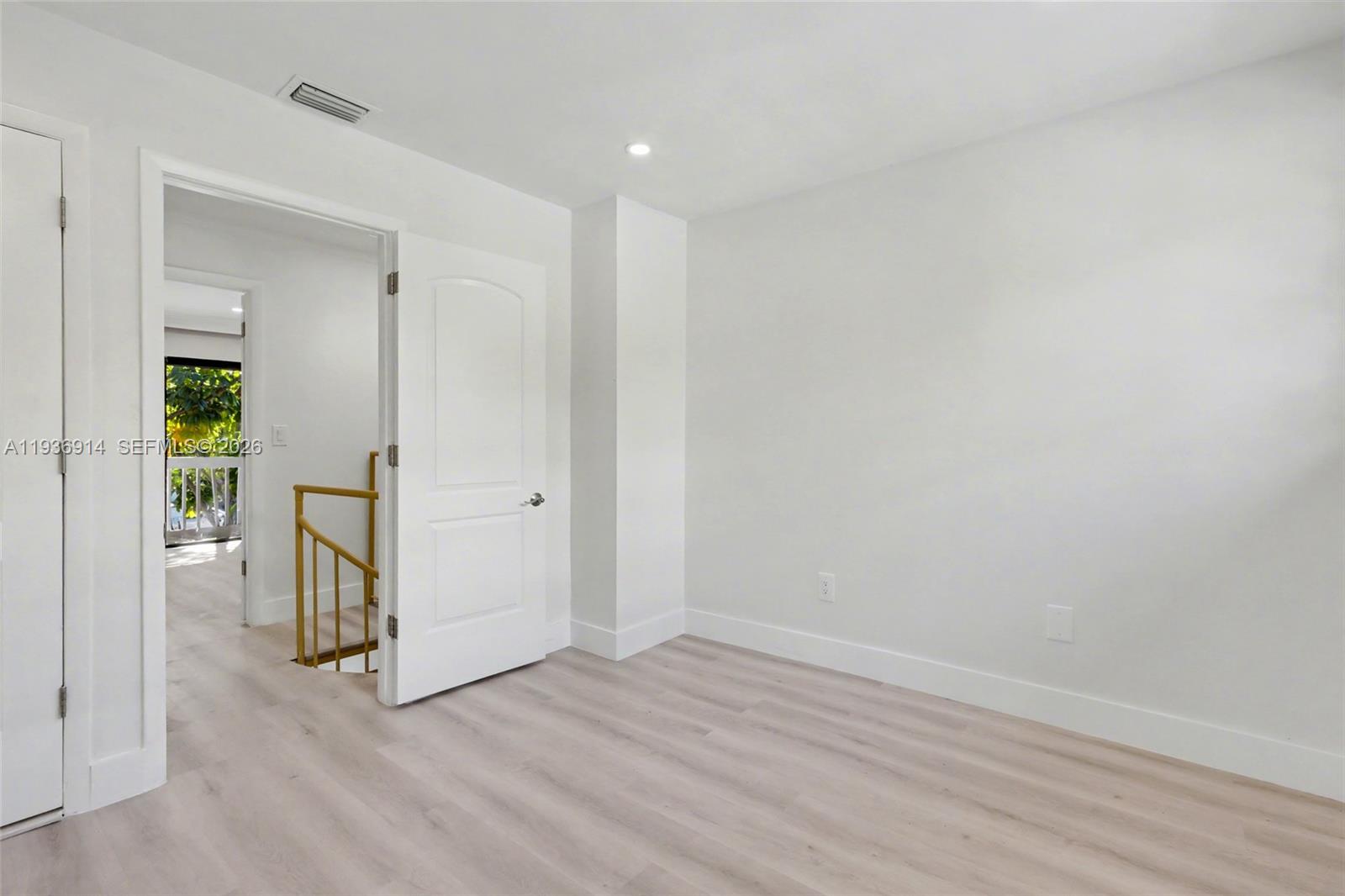 CORONA BAY TOWNHOUSES CON - Residential