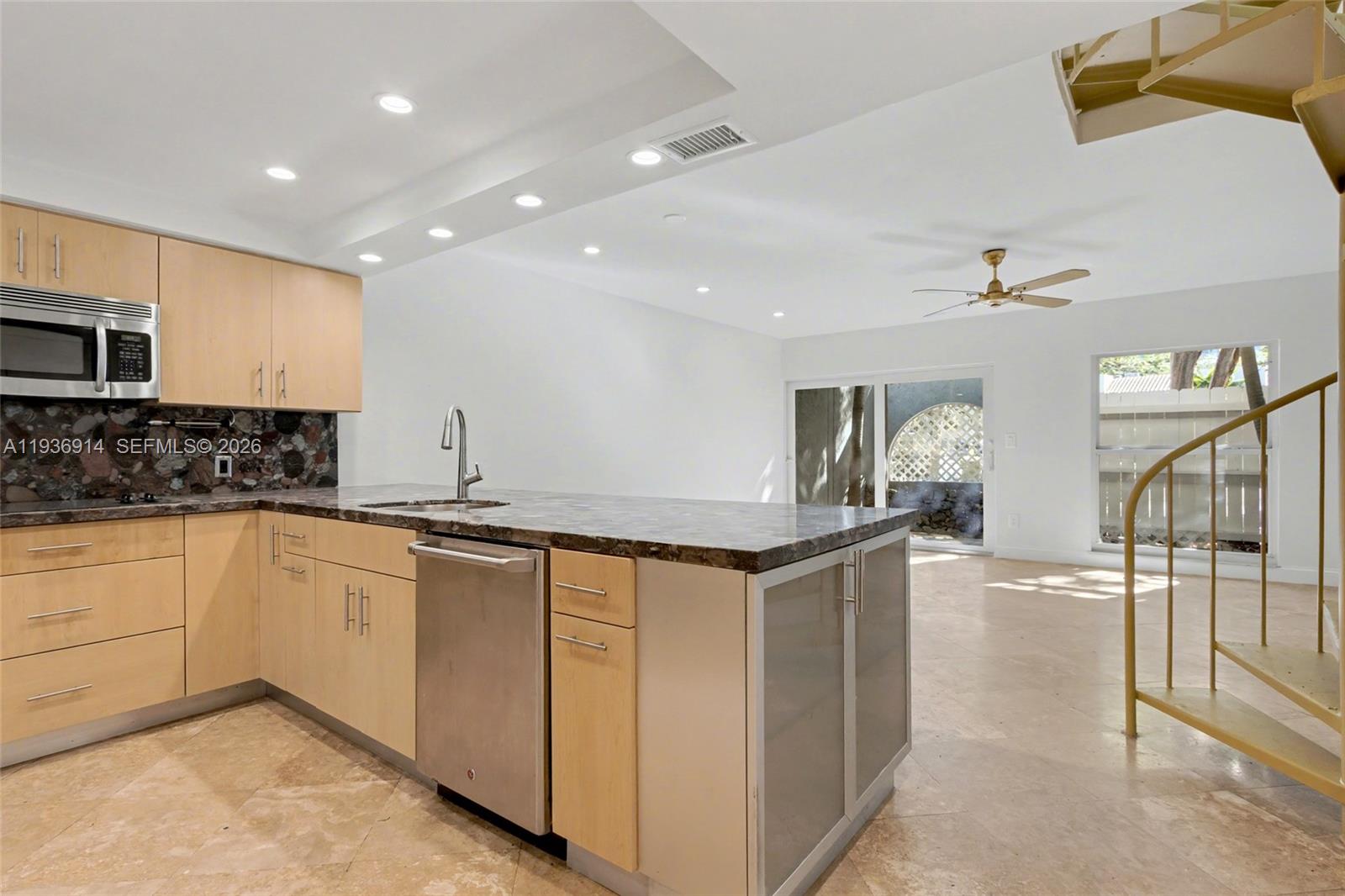 CORONA BAY TOWNHOUSES CON - Residential