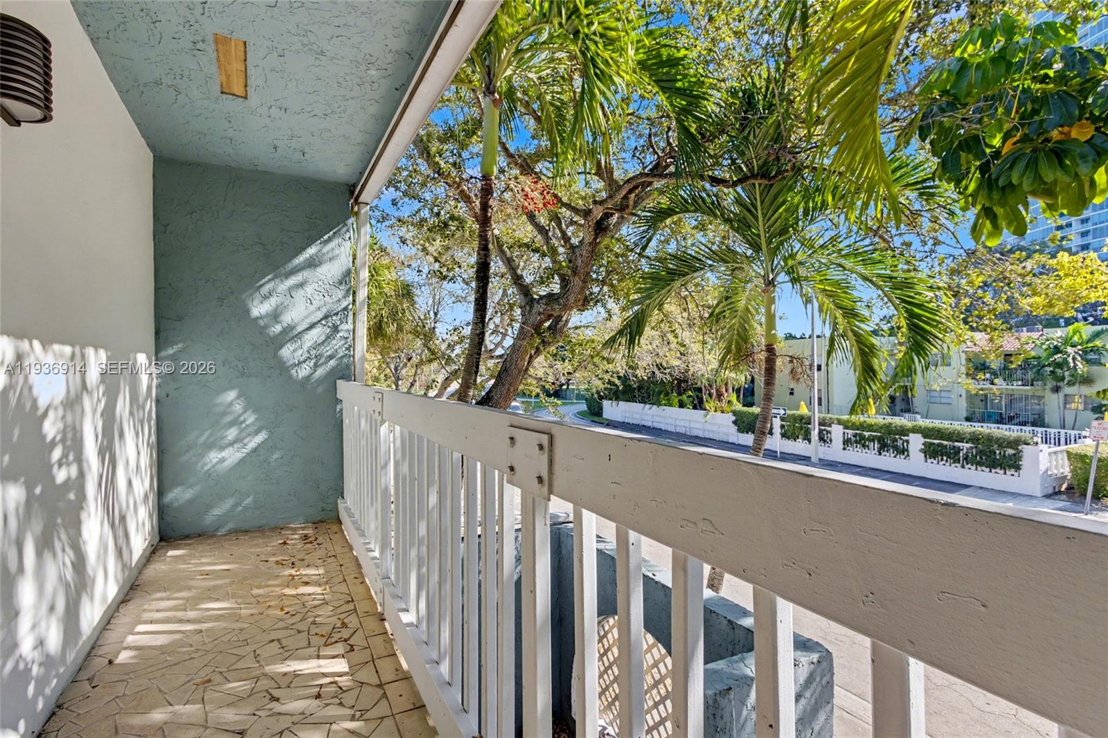 CORONA BAY TOWNHOUSES CON - Residential