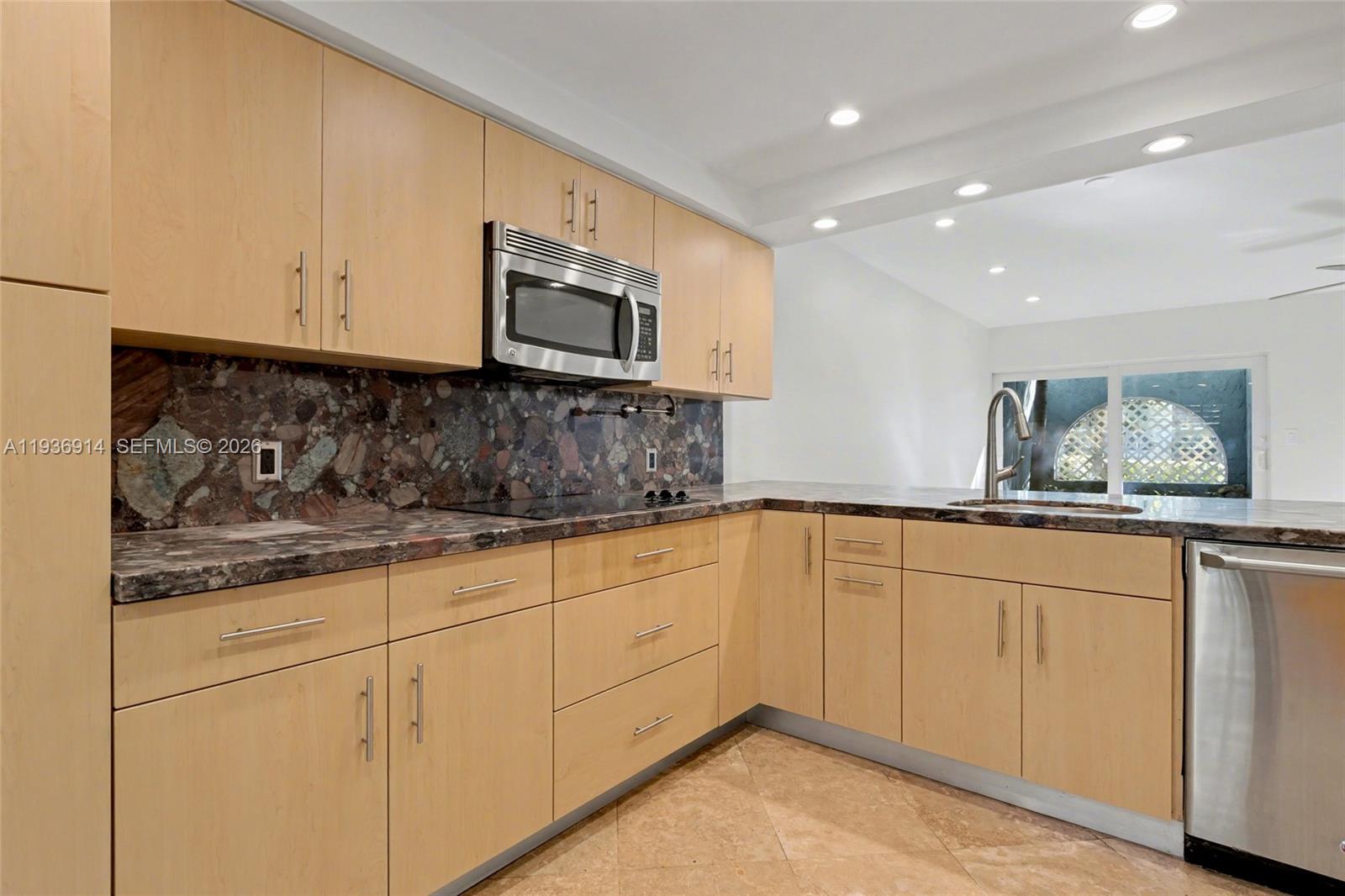 CORONA BAY TOWNHOUSES CON - Residential