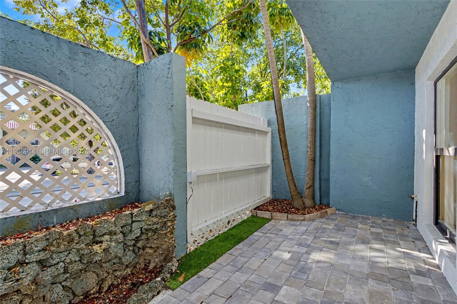 CORONA BAY TOWNHOUSES CON - Residential
