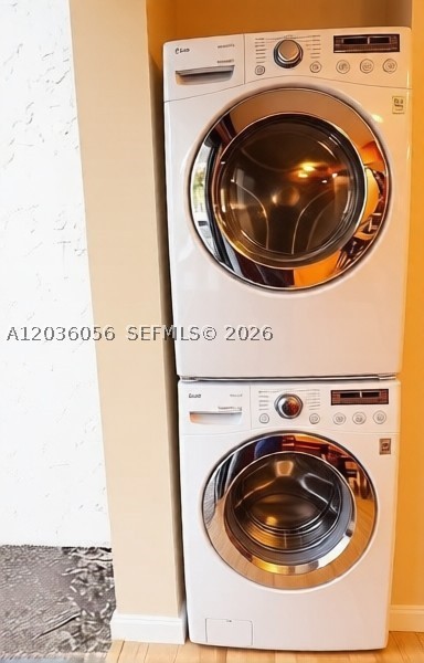 VALENCIA TOWNHOUSE CONDO - Residential Lease