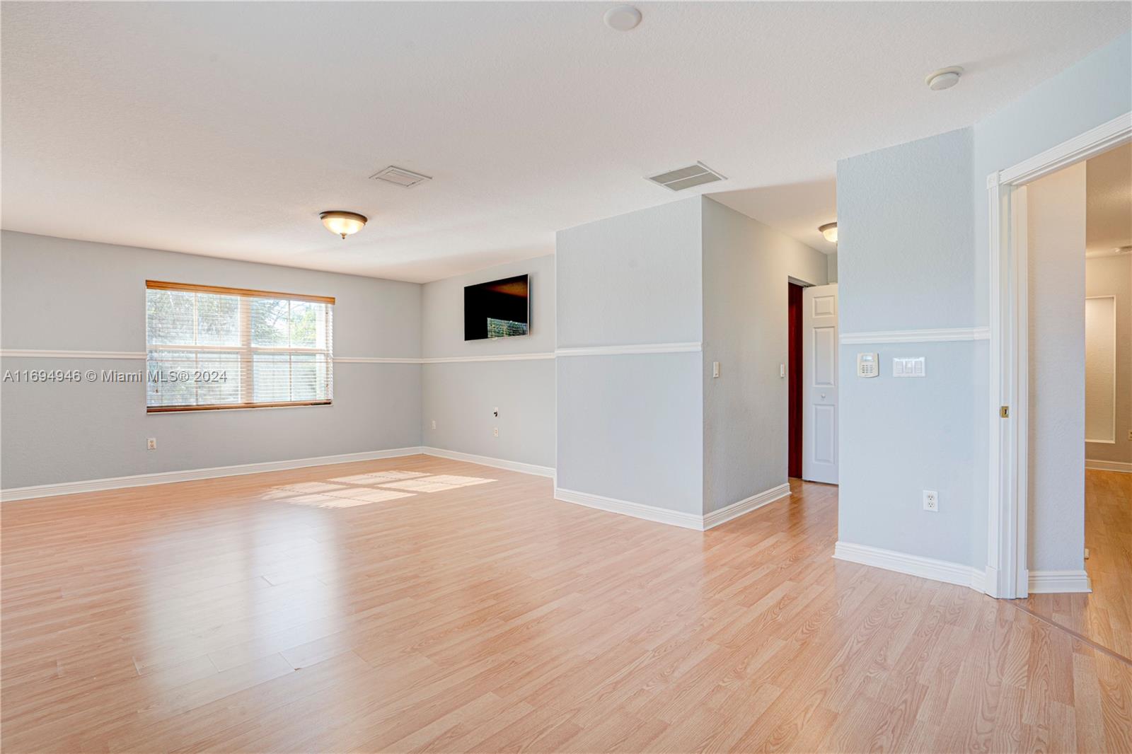 RIVIERA ISLES III - Residential Lease