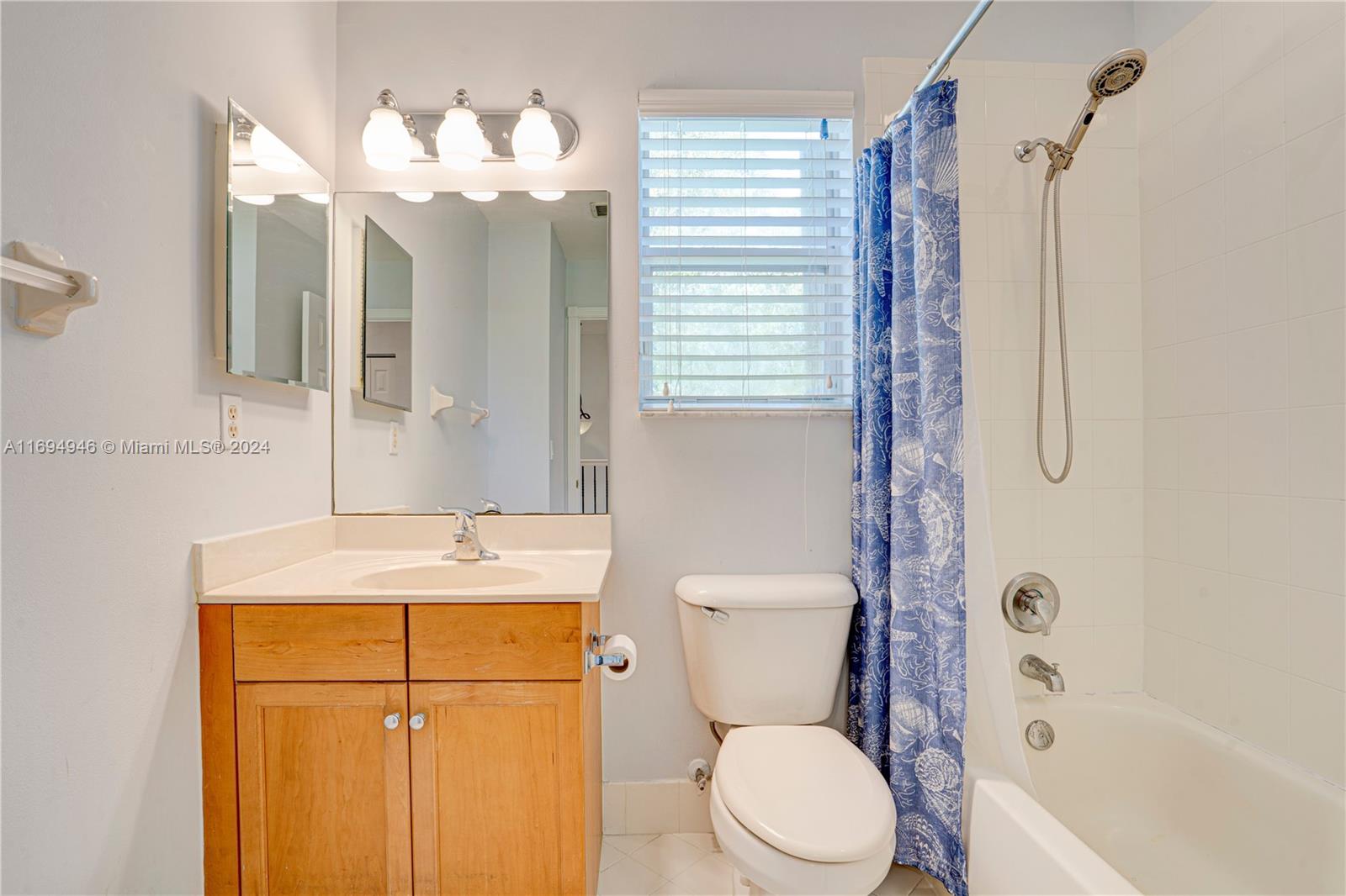 RIVIERA ISLES III - Residential Lease