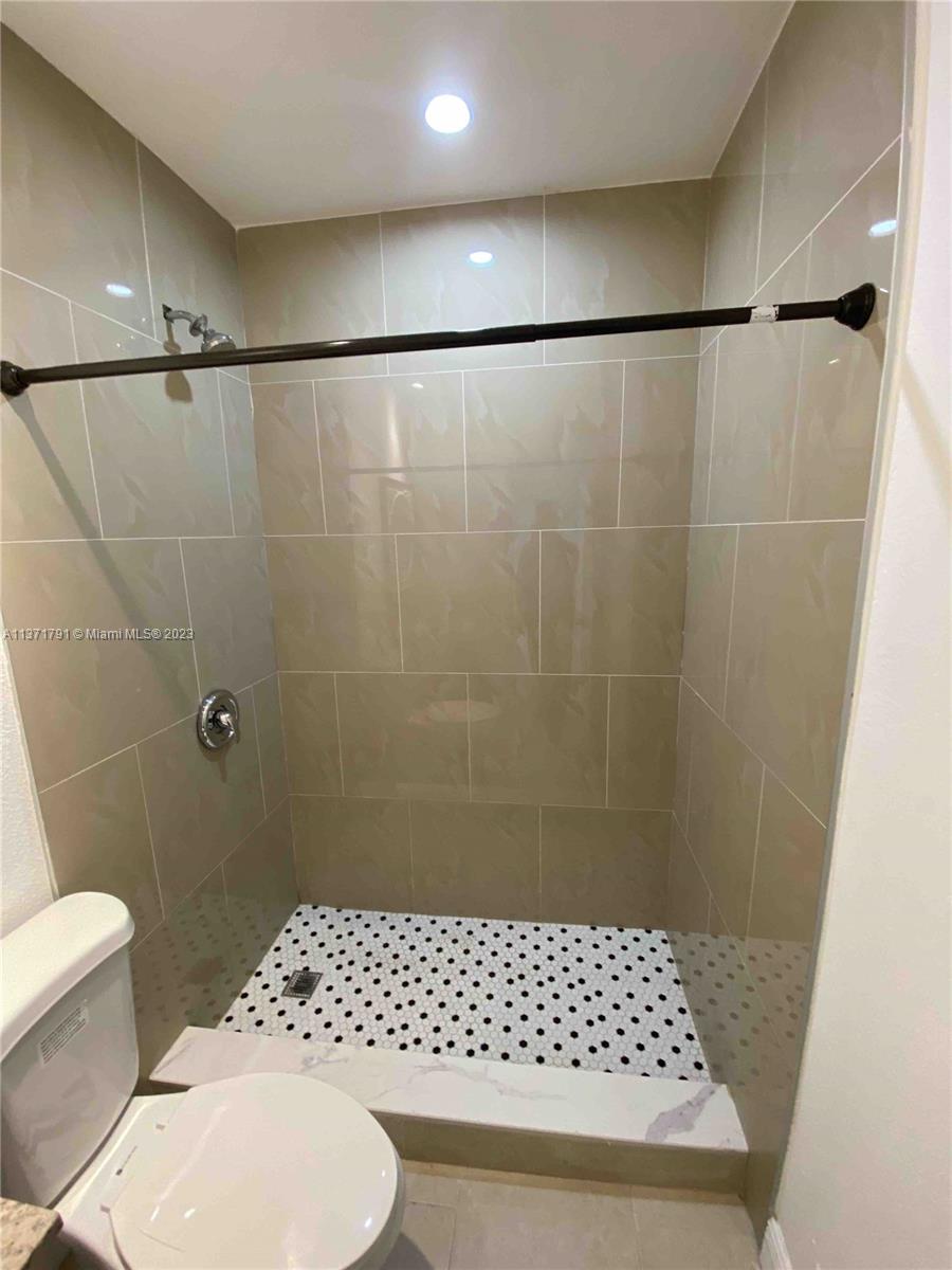 ISLE OF NORMANDY MIAMI VI - Residential Lease