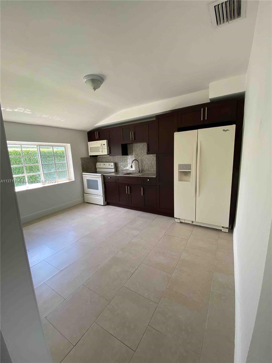 ISLE OF NORMANDY MIAMI VI - Residential Lease