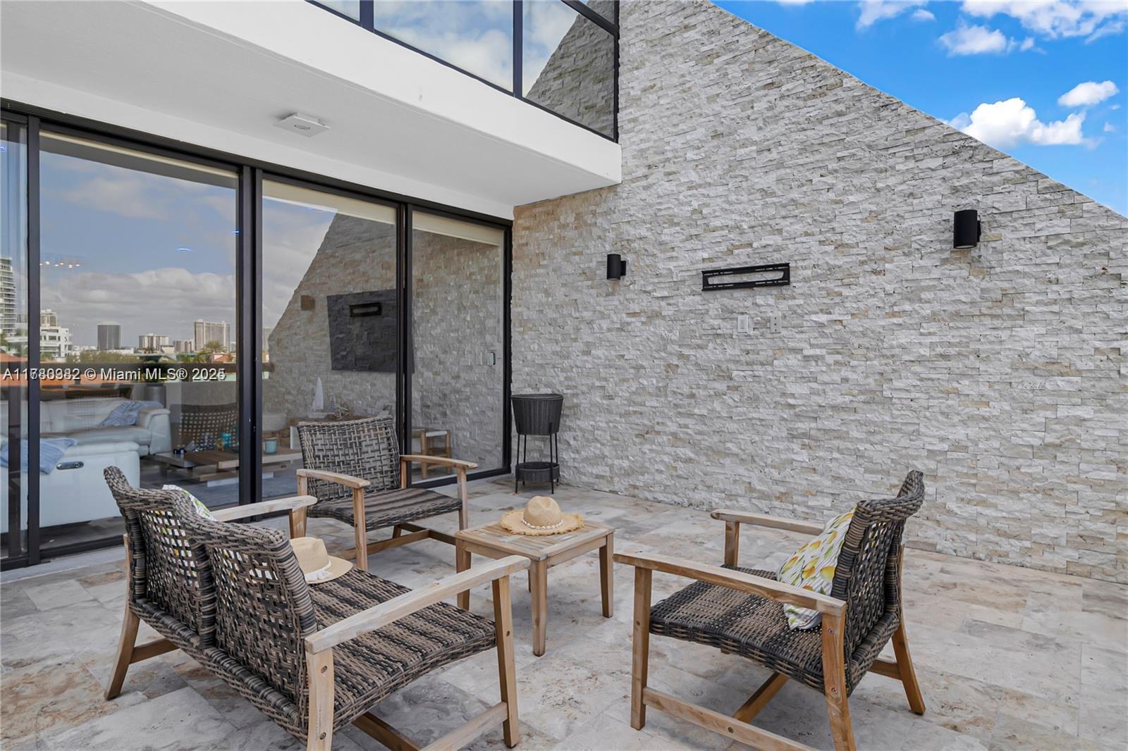 POINCIANA IS YT & RCQ CLU - Residential Lease
