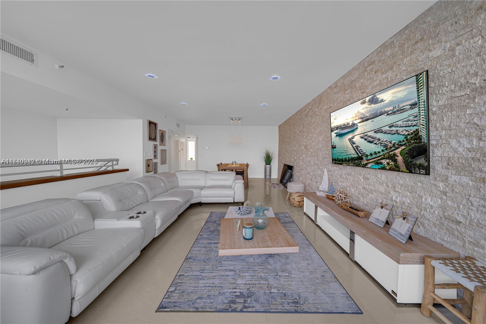 POINCIANA IS YT & RCQ CLU - Residential Lease