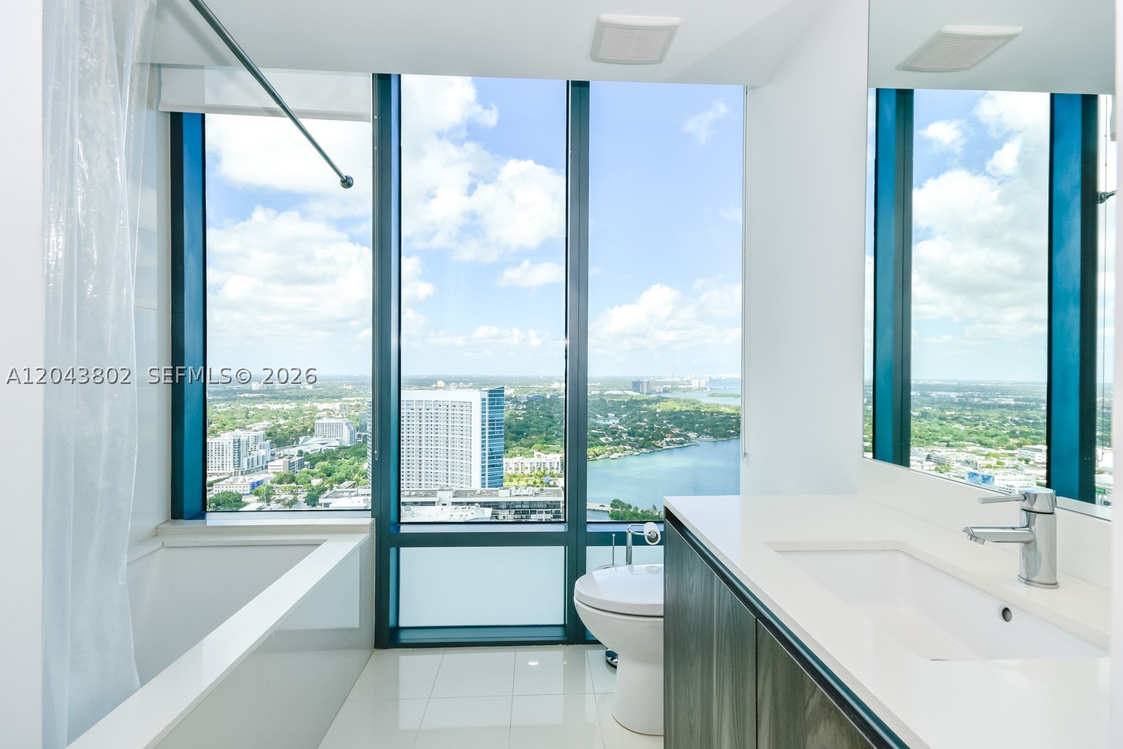 ONE PARAISO CONDO - Residential