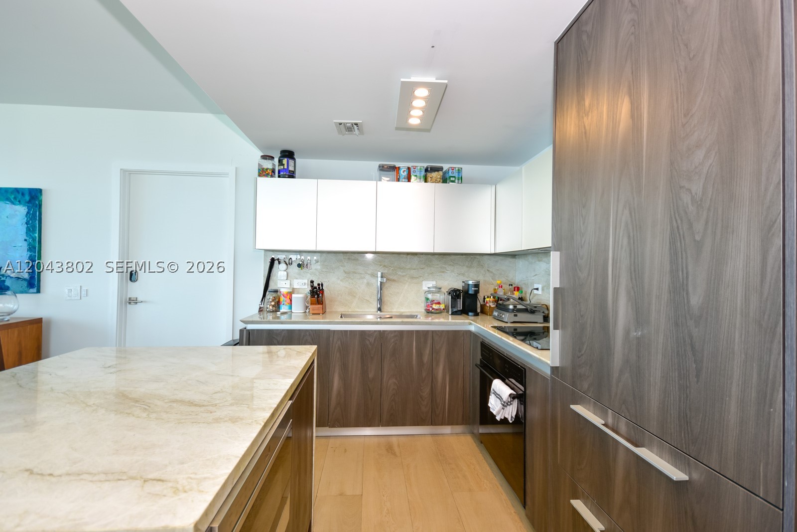 ONE PARAISO CONDO - Residential