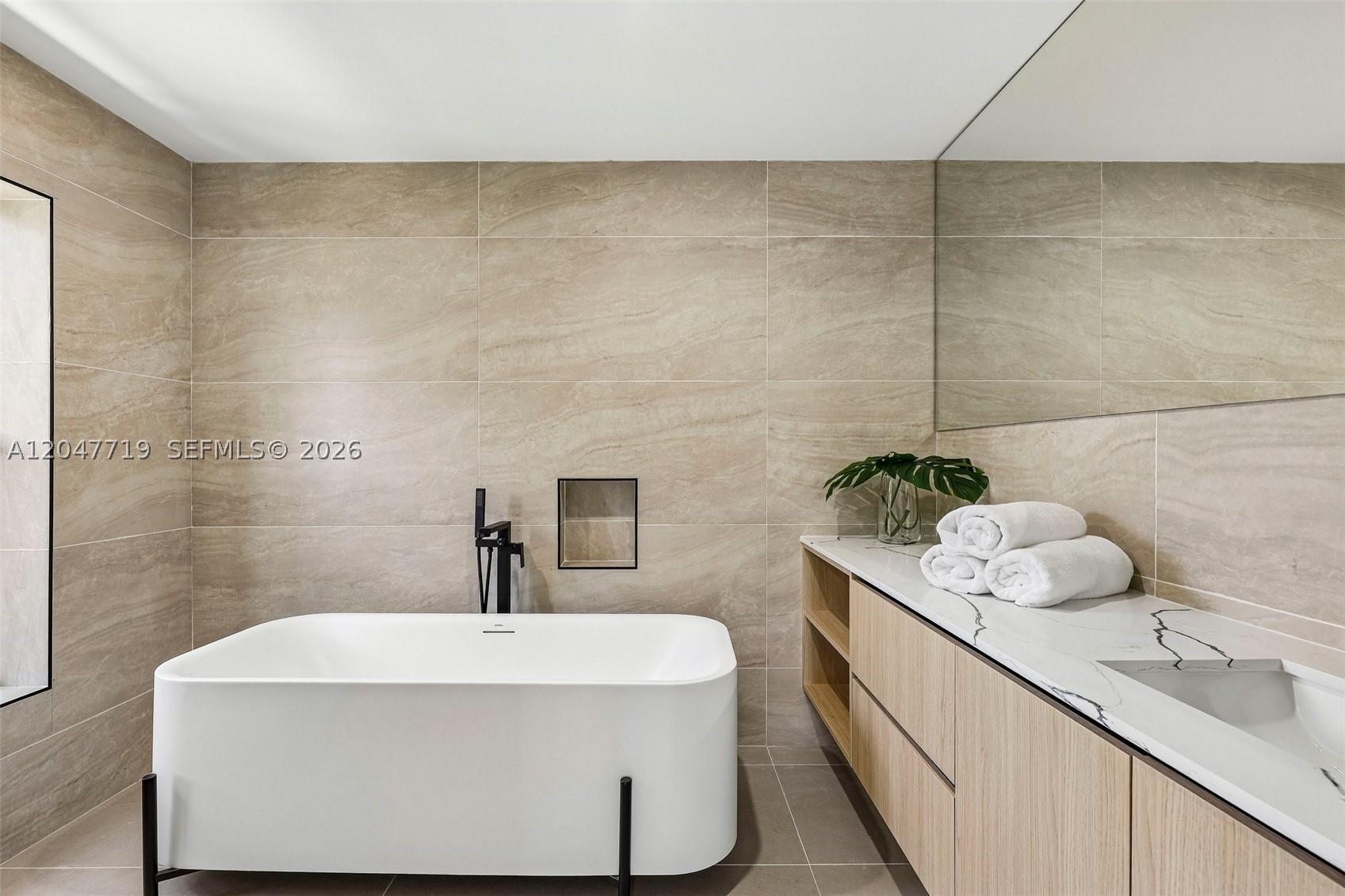 ALTOS DEL MAR NO 3 - Residential
