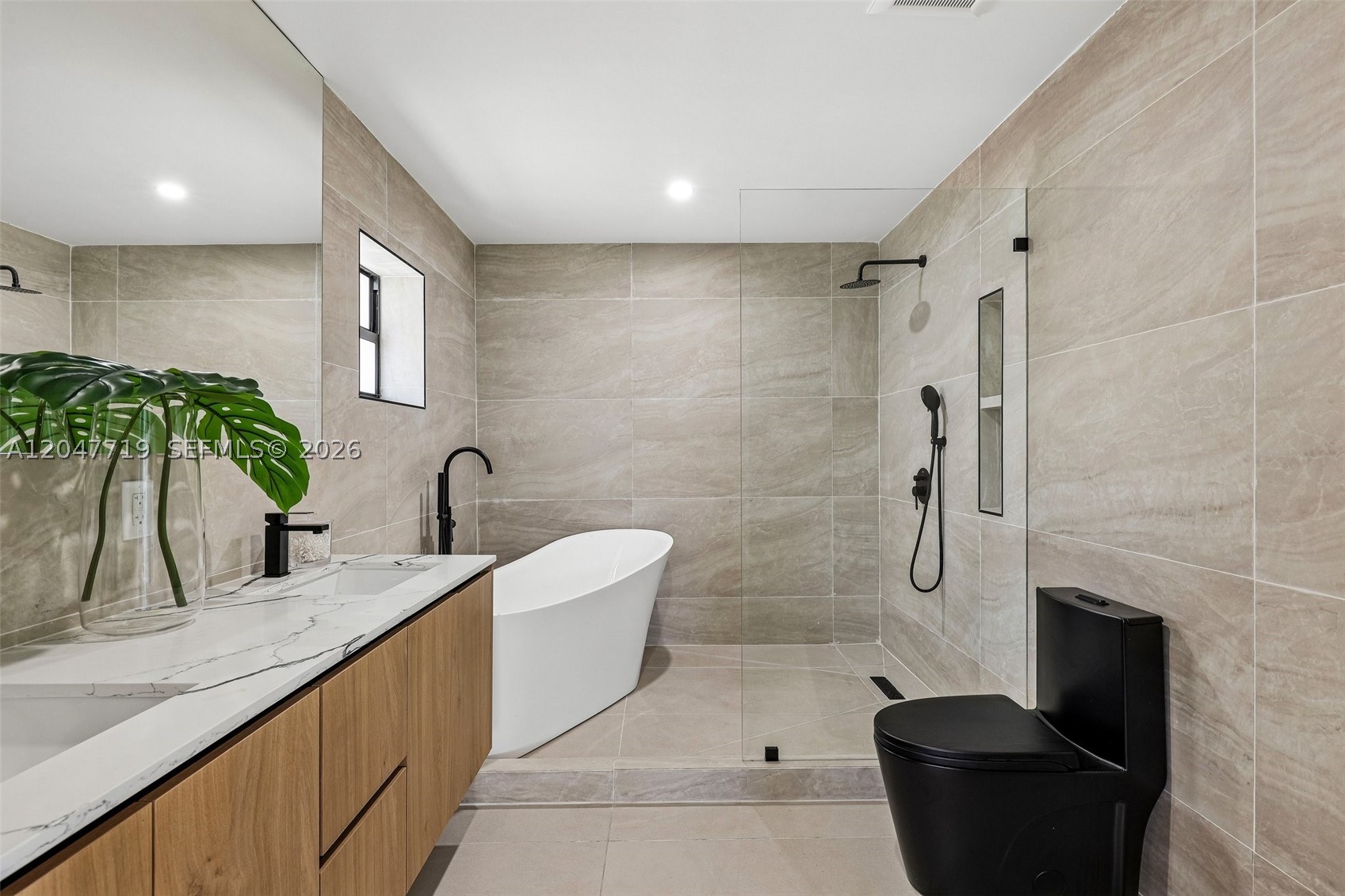 ALTOS DEL MAR NO 3 - Residential