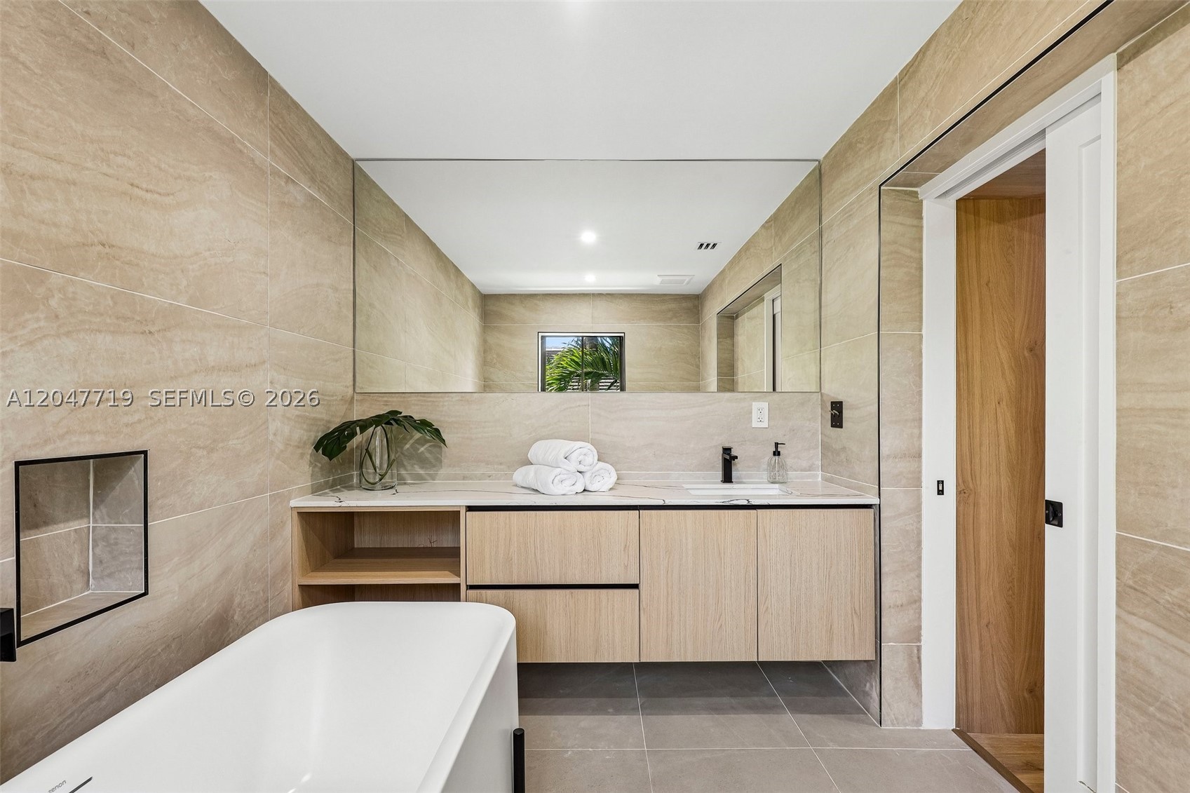ALTOS DEL MAR NO 3 - Residential