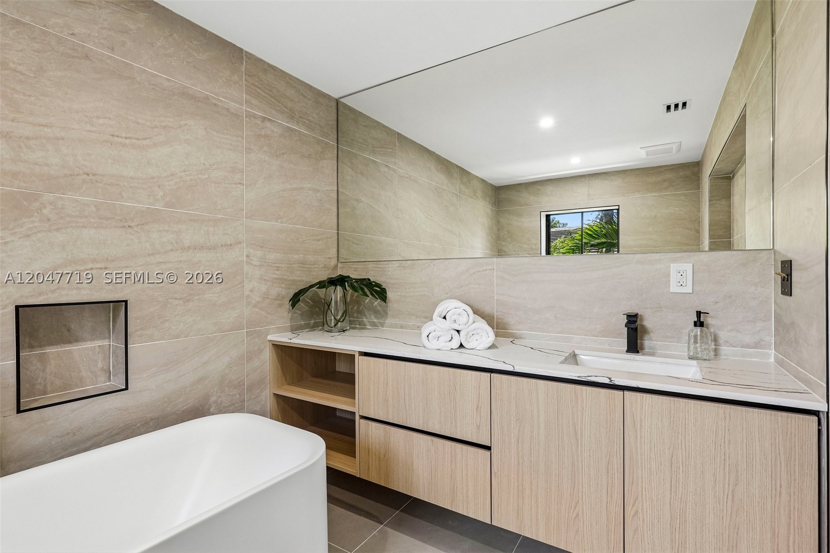 ALTOS DEL MAR NO 3 - Residential