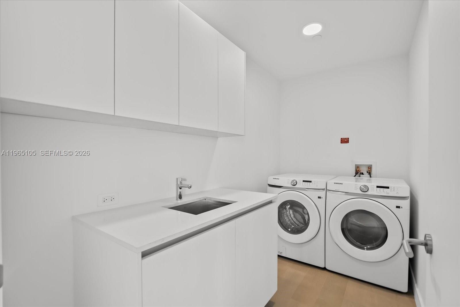 FIVE PARK CONDO - Residential
