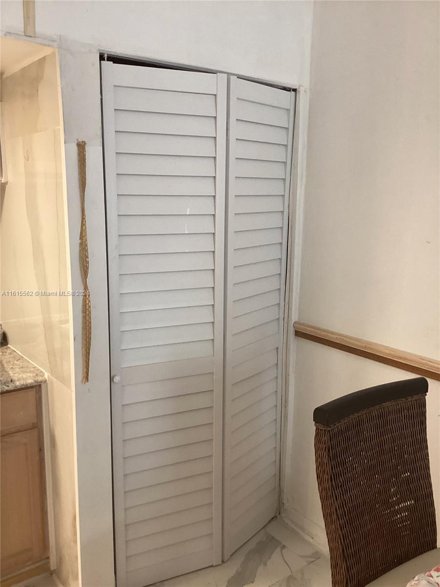 HOLLYWOOD LITTLE RANCHES - Residential Lease