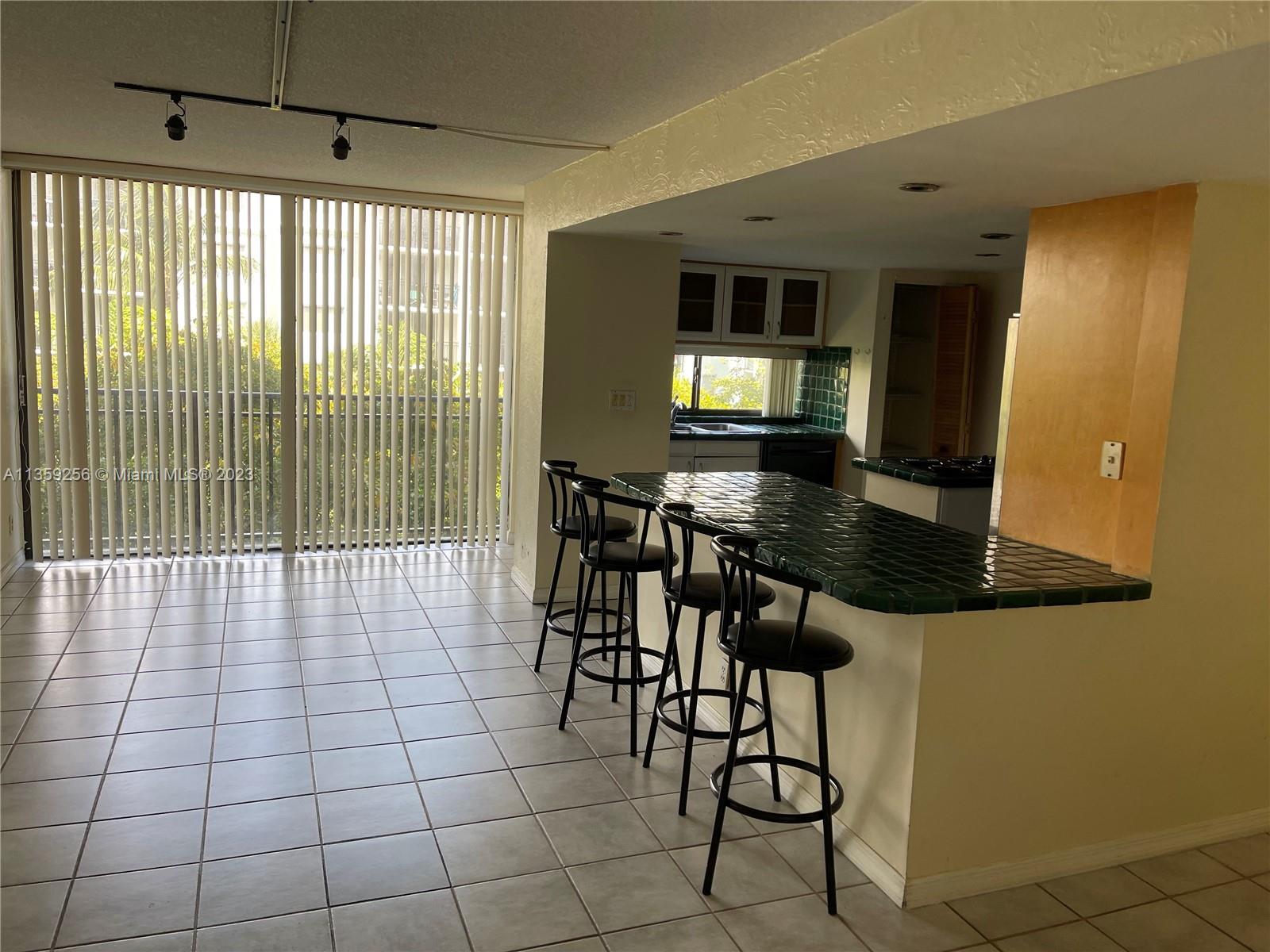 PLAZA OF AMERICAS CONDO P - Residential Lease