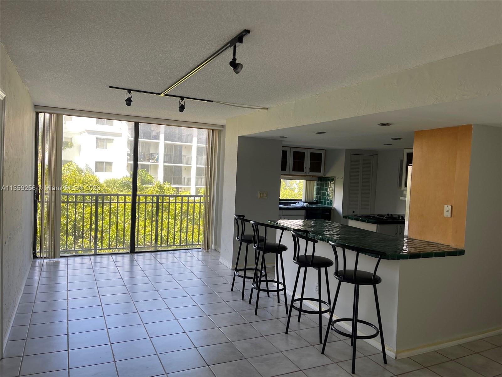 PLAZA OF AMERICAS CONDO P - Residential Lease