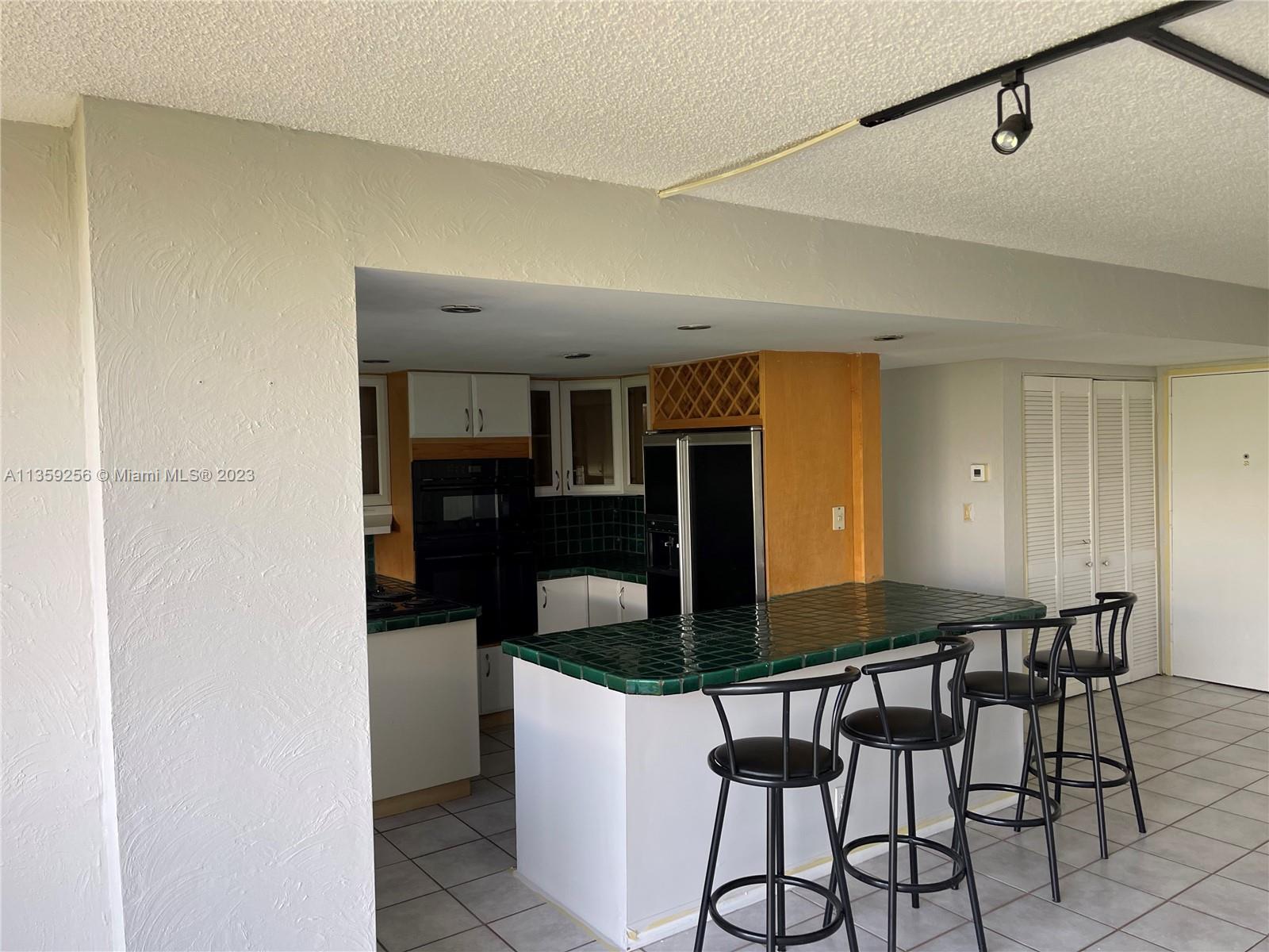 PLAZA OF AMERICAS CONDO P - Residential Lease