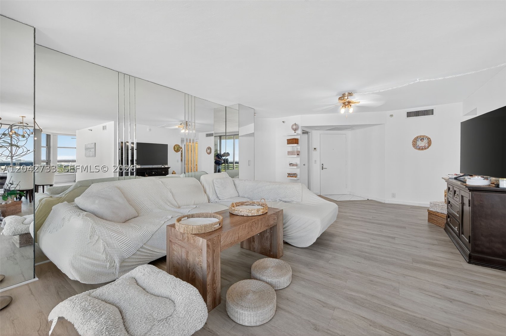 MYSTIC POINTE TOWER 400 C - Residential