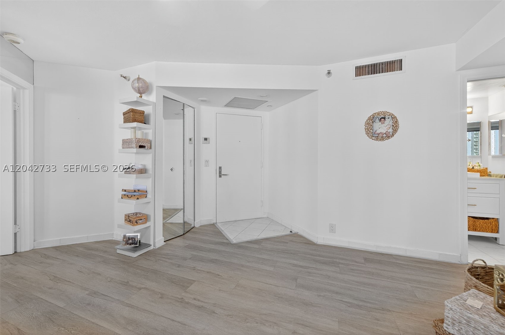 MYSTIC POINTE TOWER 400 C - Residential