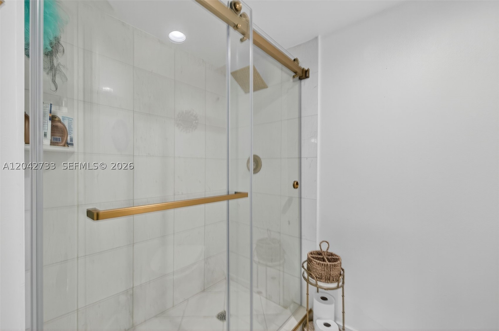 MYSTIC POINTE TOWER 400 C - Residential
