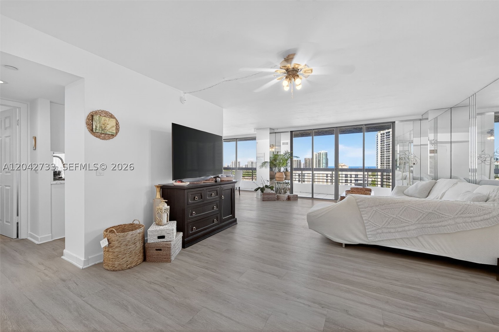 MYSTIC POINTE TOWER 400 C - Residential