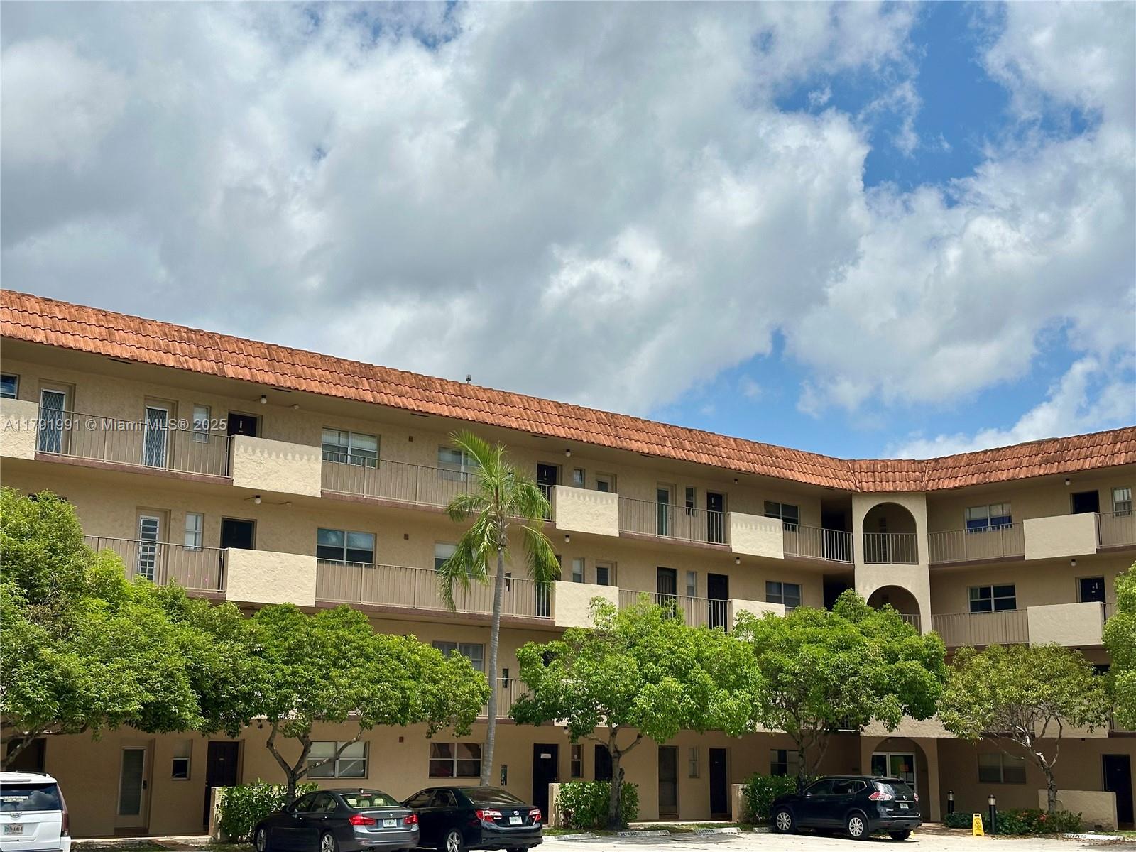 INVERRARY COUNTRY CLUB - Residential