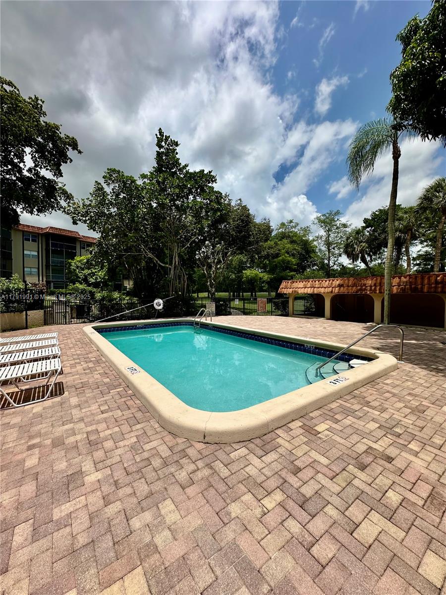 INVERRARY COUNTRY CLUB - Residential