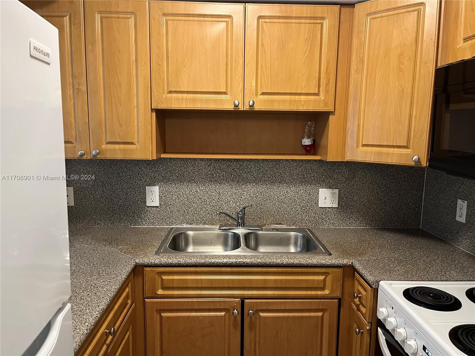 RIVER BREEZE CONDO - Residential Lease