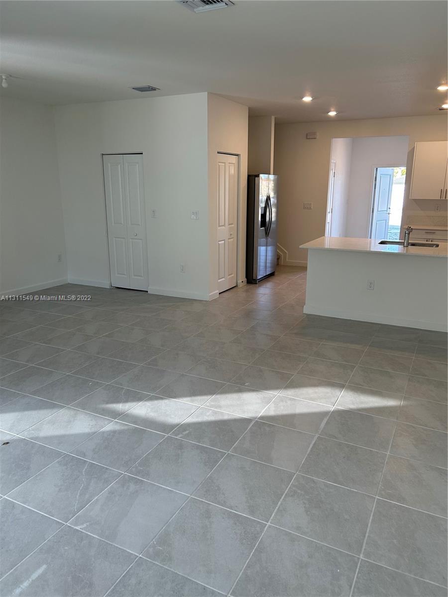 PINE VISTA - Residential Lease