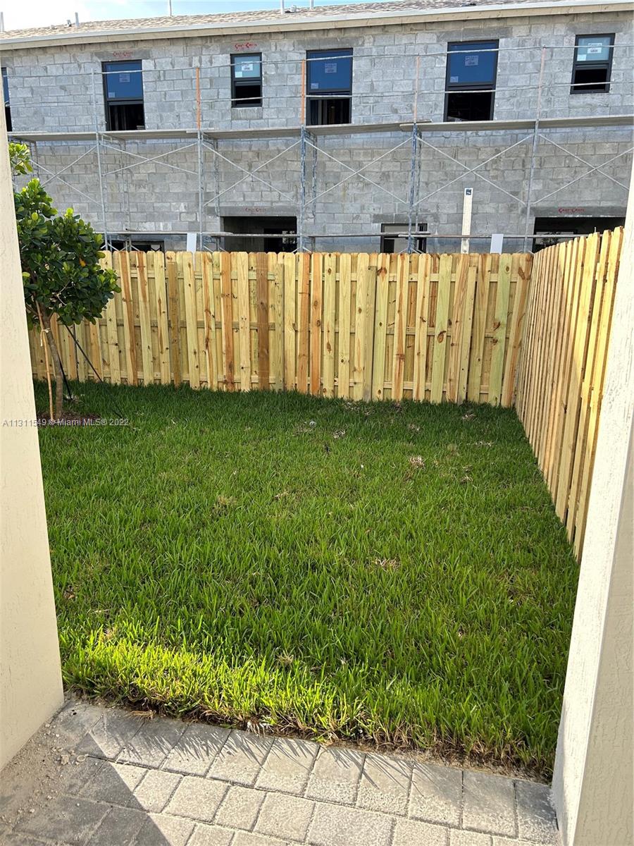 PINE VISTA - Residential Lease