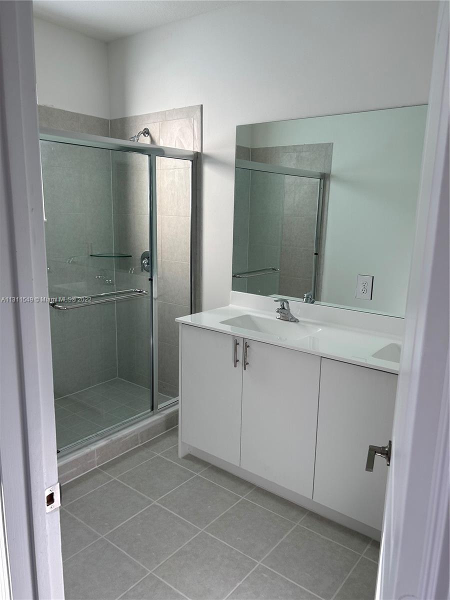 PINE VISTA - Residential Lease